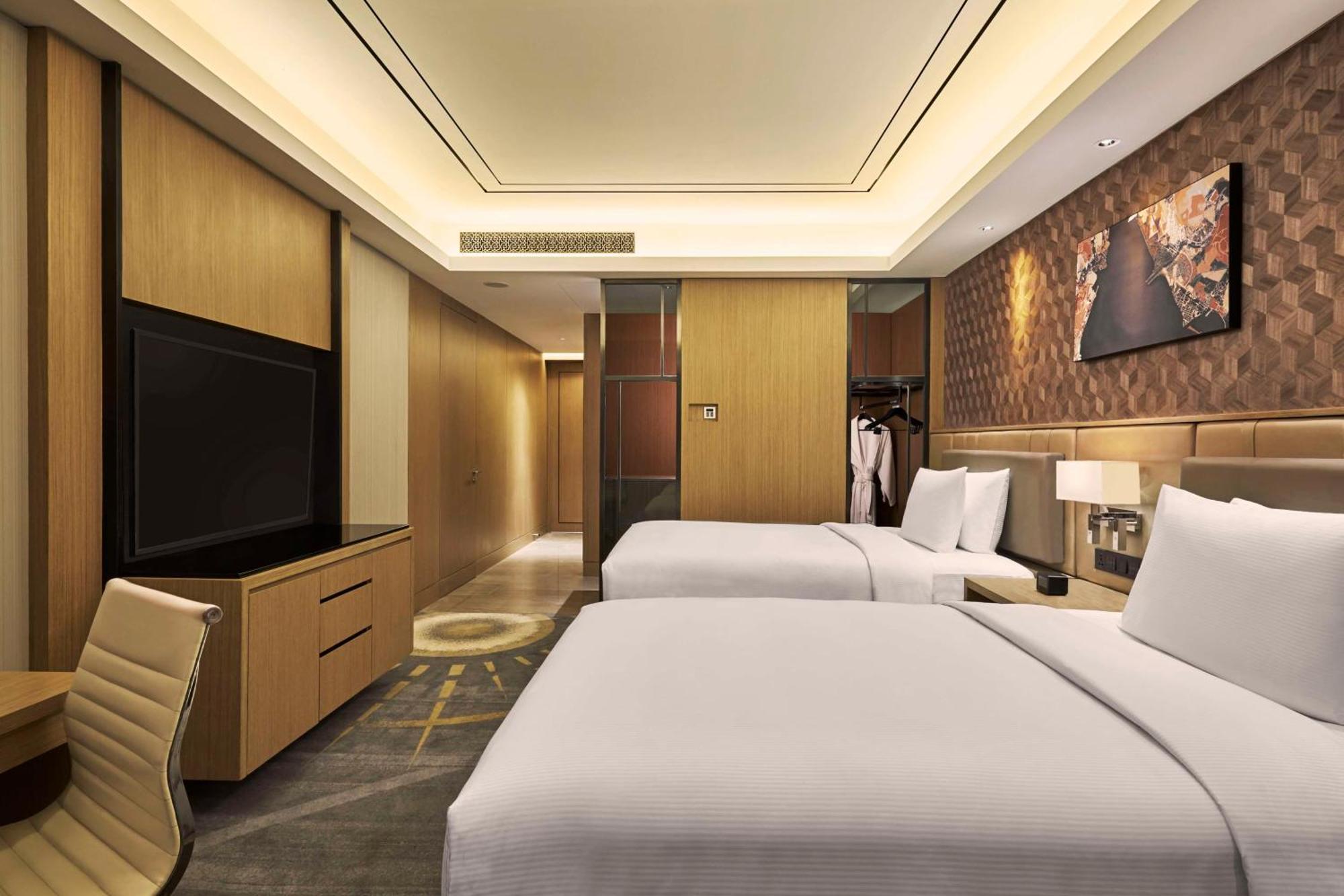 Hotel Hilton Manila 5*